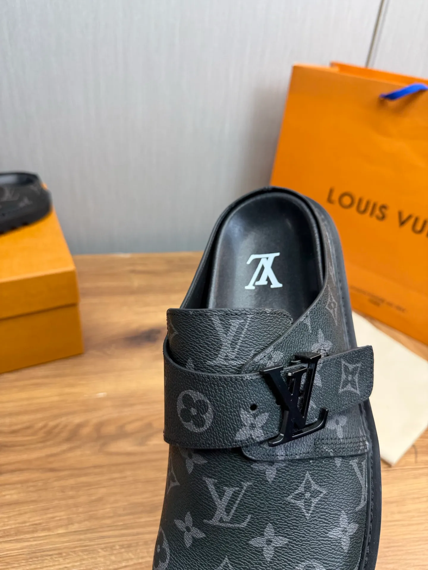 Men's men's shoes 460💰 Lv. Popular couple slippers hot sale🩷💚 🩴Official website one to one production 35-45 sizes 45 46 🉑️Customized!